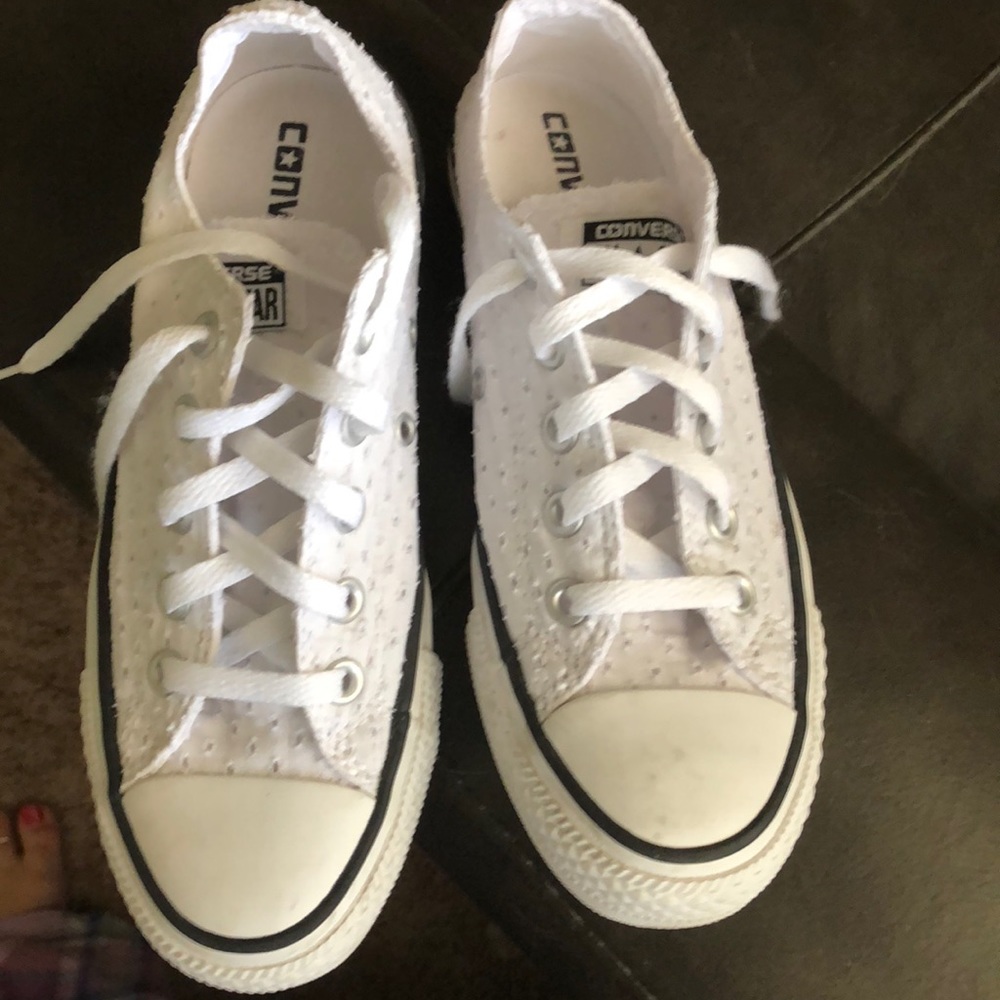 White islet converse tennis shoes